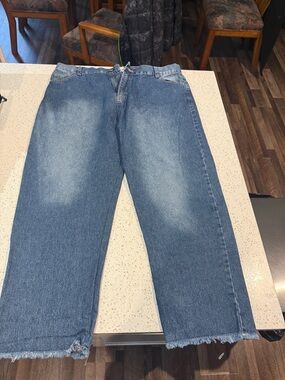 Relaxed Boyfriend Jeans in Light Blue Wash